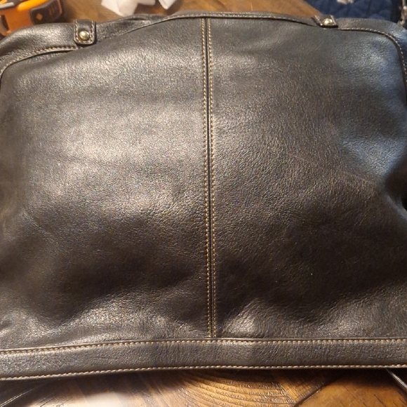Elegant Black Leather Shoulder Bag - Picture 6 of 12
